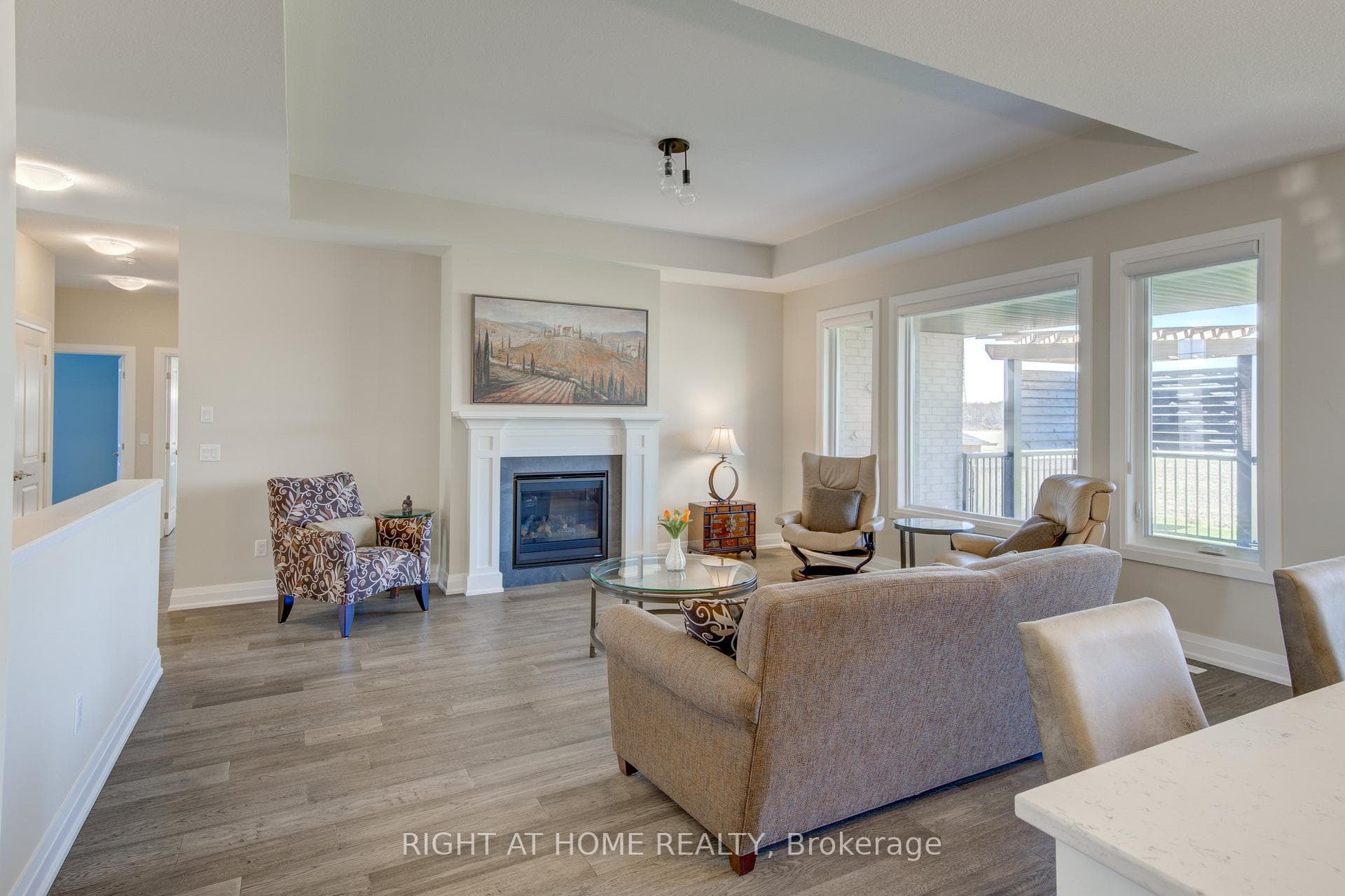2043 LOCKWOOD Crescent photo 8