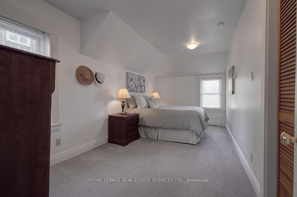 960 Huron Terrace photo 24