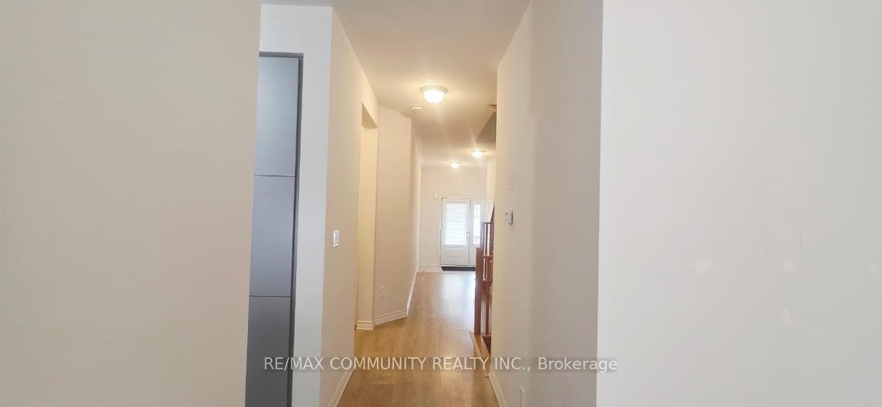 136 Sapphire Way photo 2
