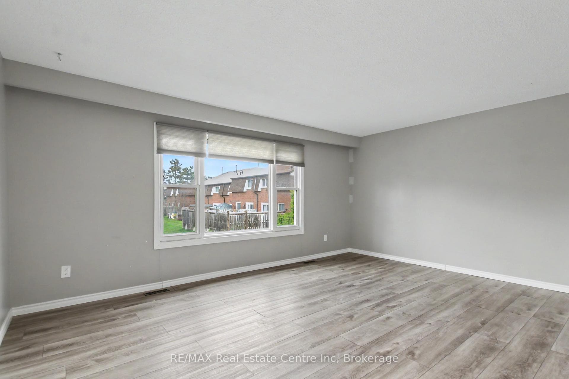 371 Bronte Street Unit 49 photo 17