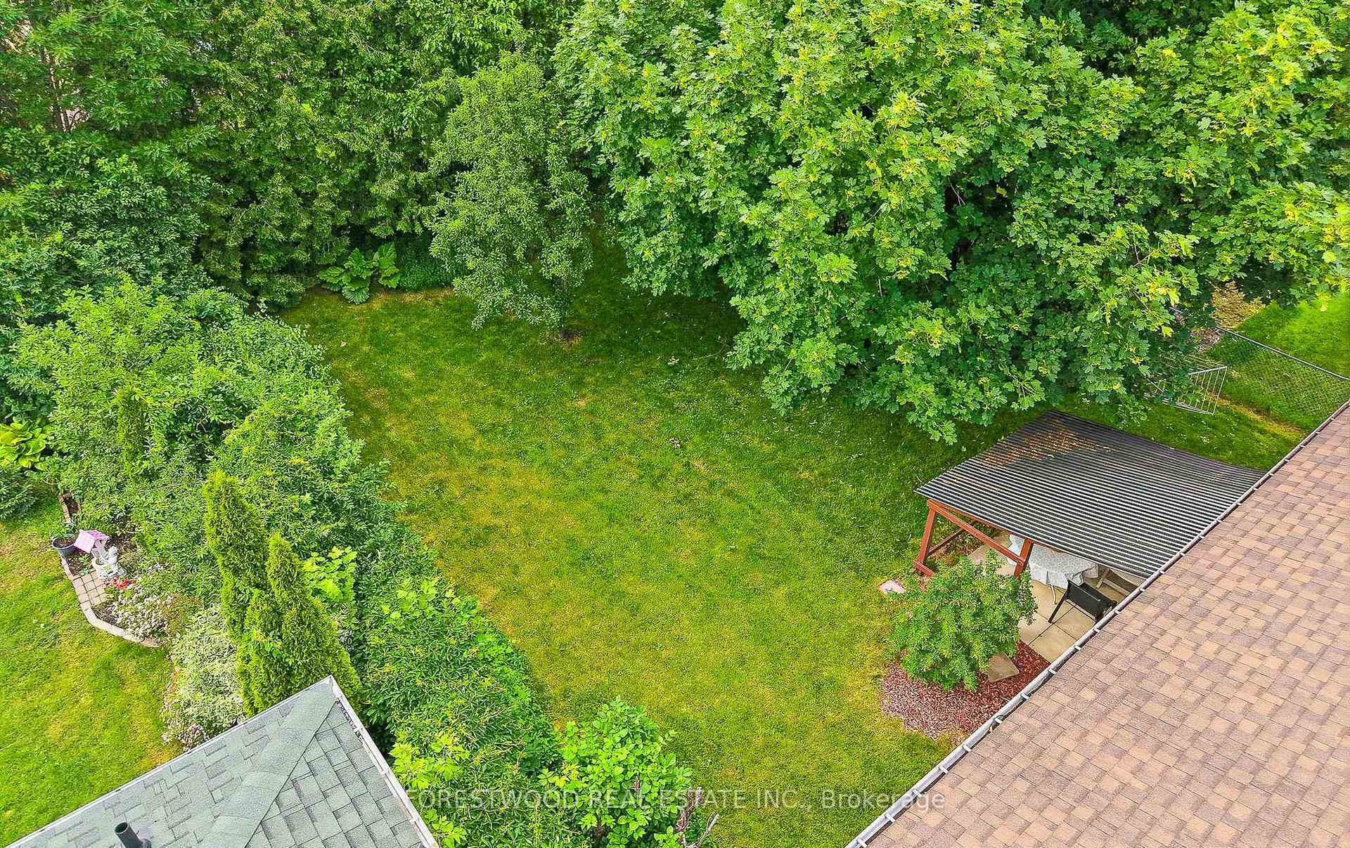 523 Hyacinthe Boulevard photo 45