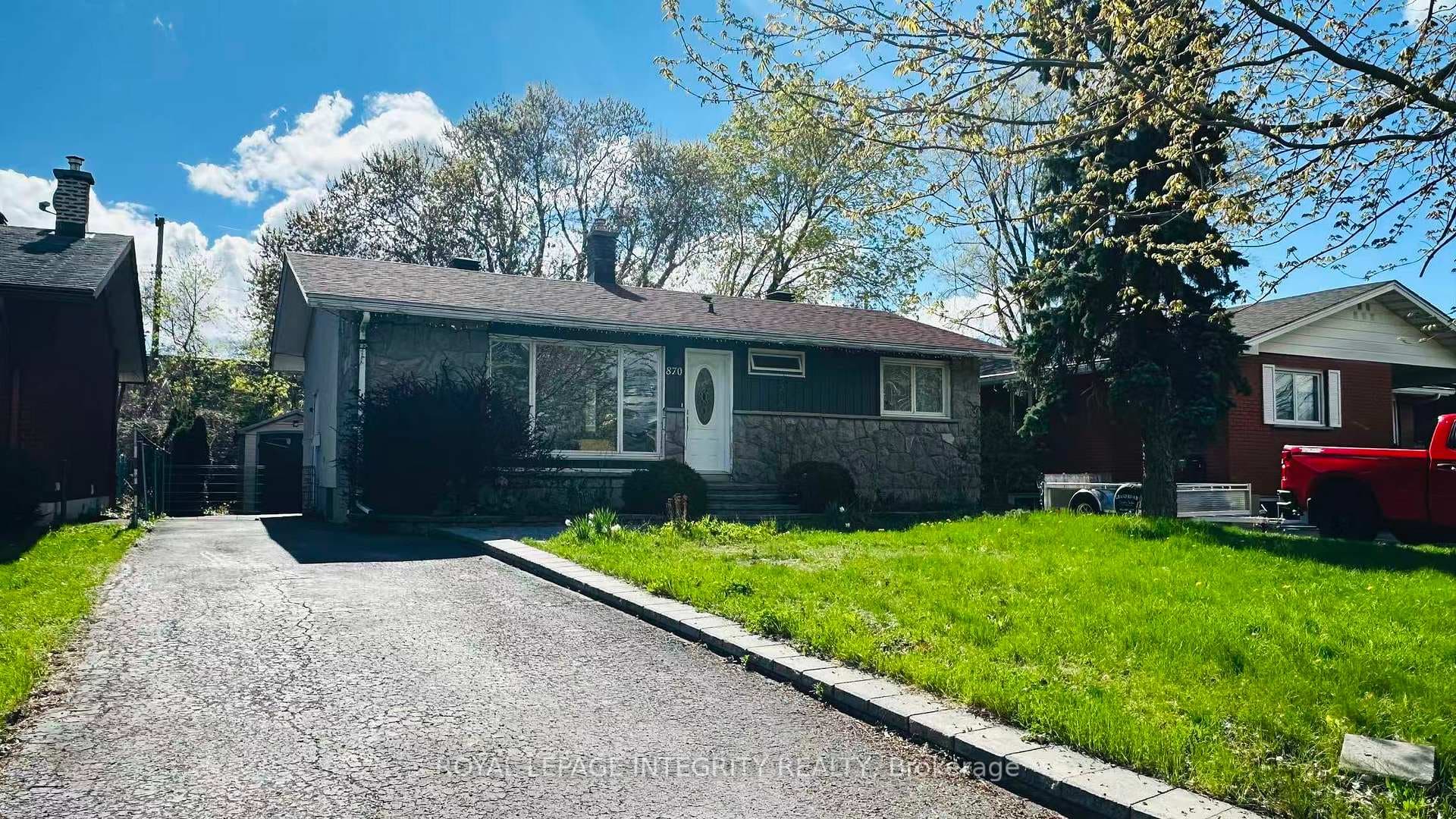 870 Claude Street photo 2