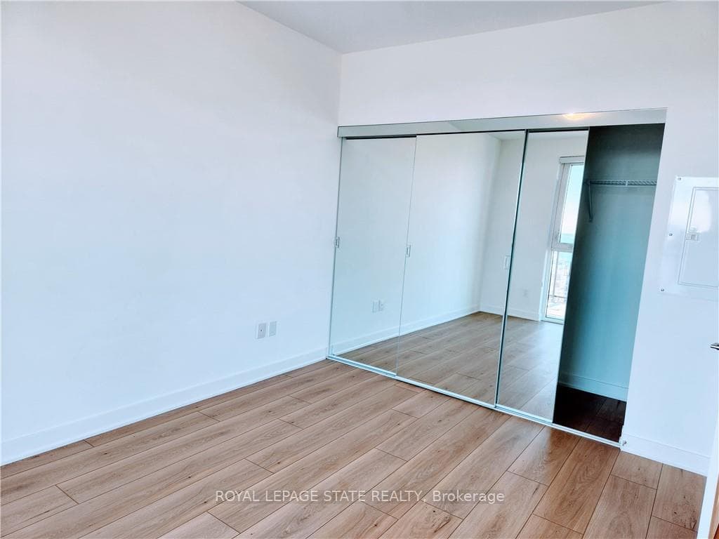 2007 James Street Unit 1805 photo 14