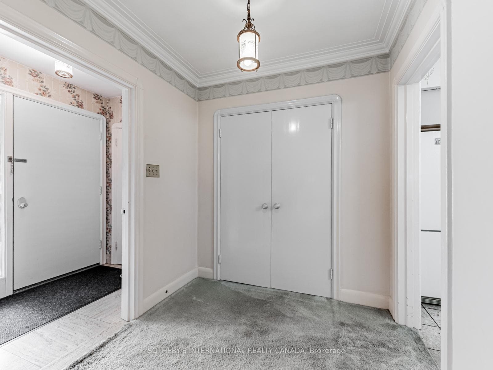 200 Cortleigh Boulevard photo 15