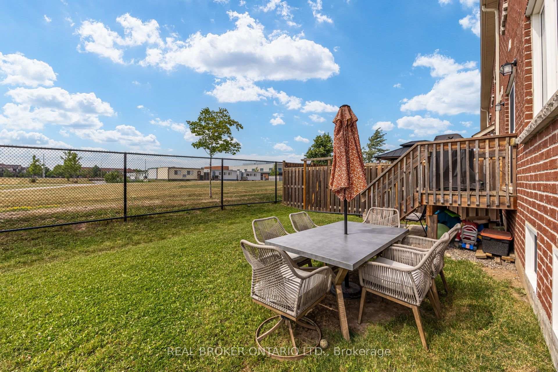 1178 Duignan Crescent photo 33