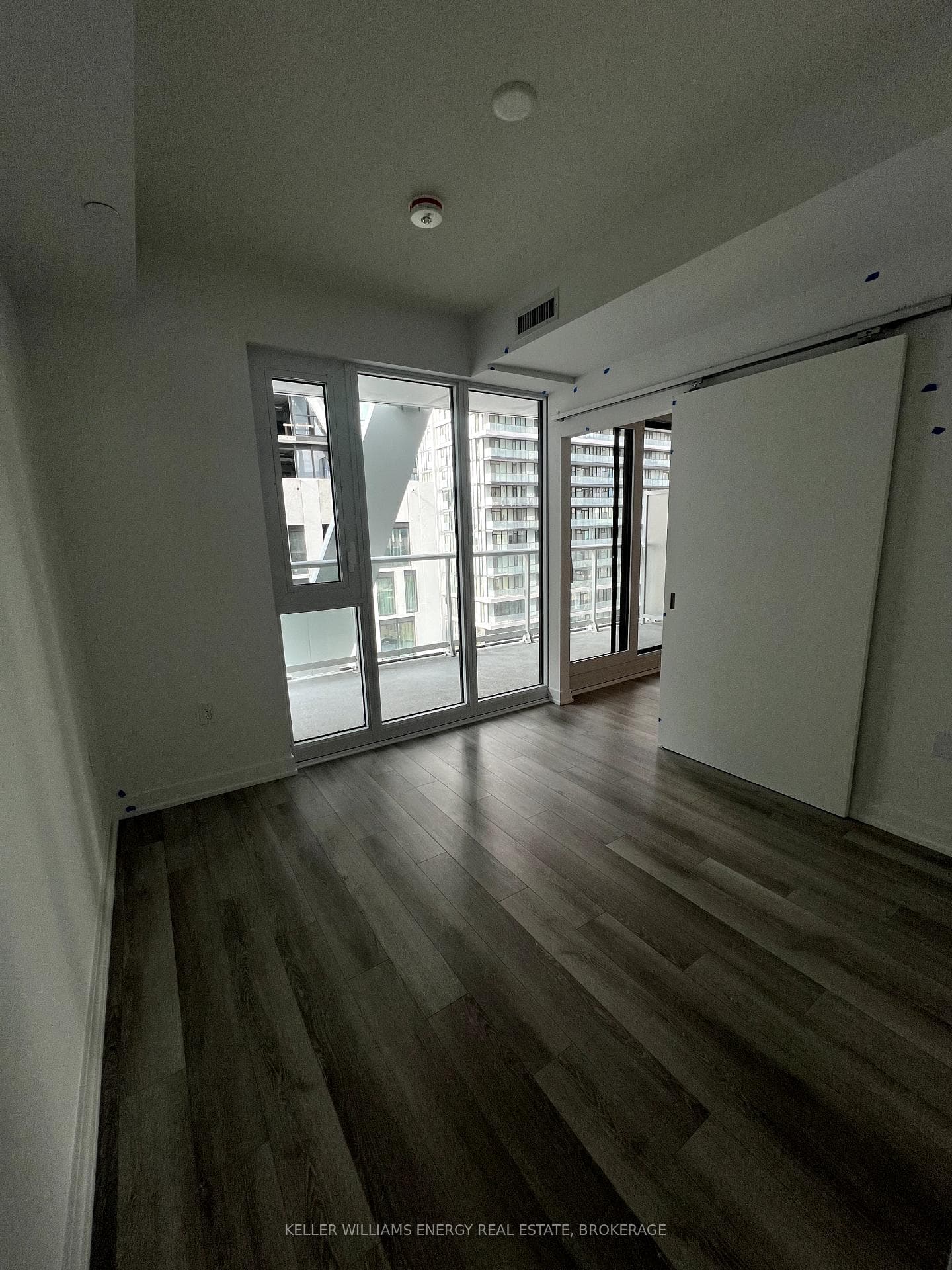 230 Simcoe Realty Street Unit 1023 photo 9