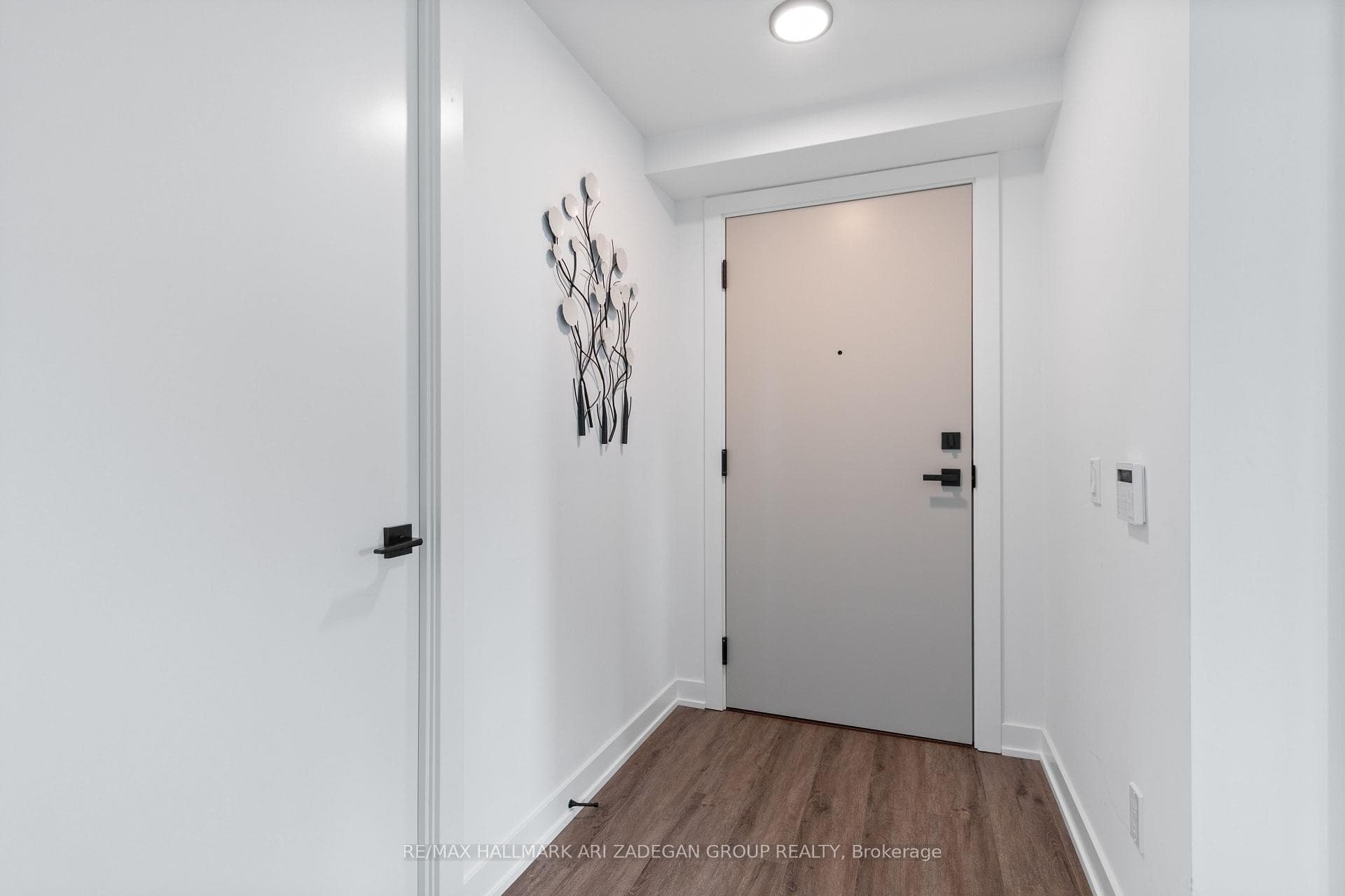 327 King Street Unit 4402 photo 18