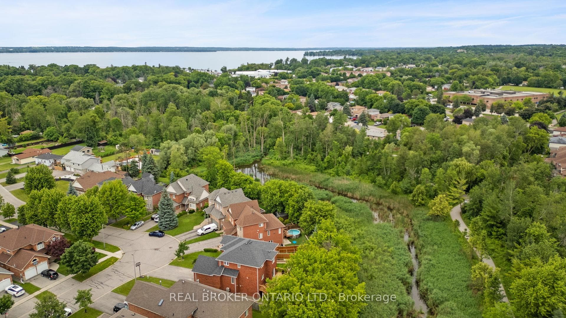 118 Bayview Avenue photo 1