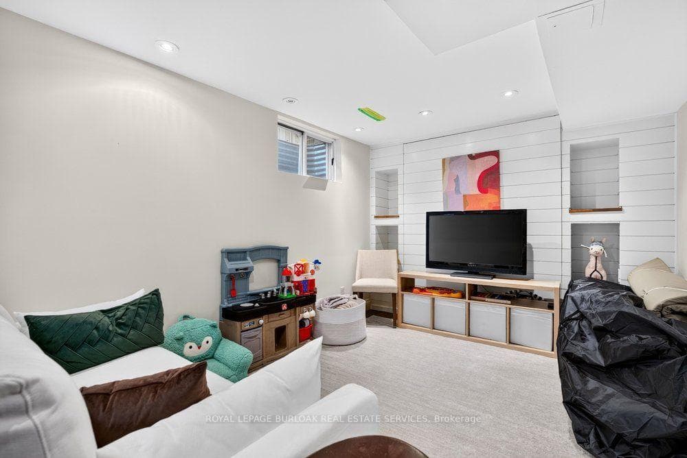 2354 Marine Drive photo 37