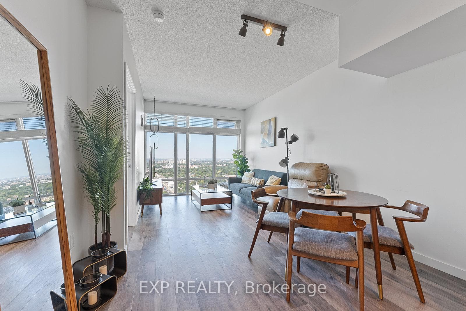 2191 Yonge Street Unit 4606 photo 10
