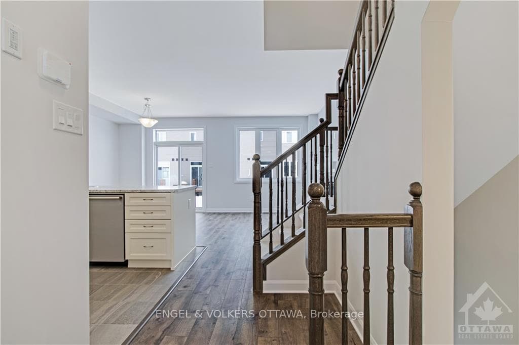 588 DECOEUR Drive photo 4