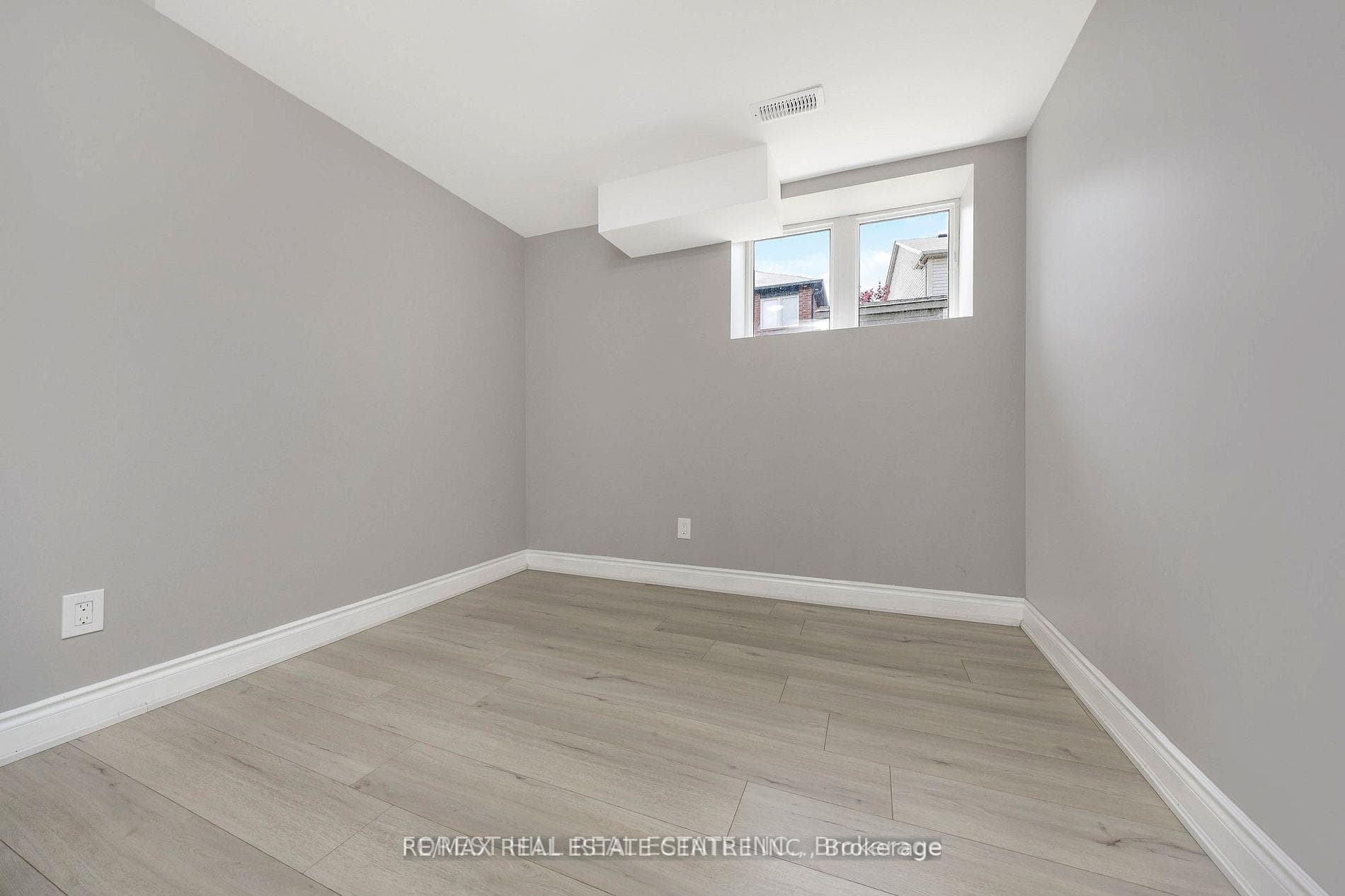 928 DICE Way photo 3