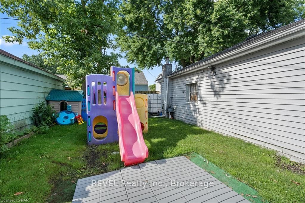 6144 CHURCHILL Street photo 25