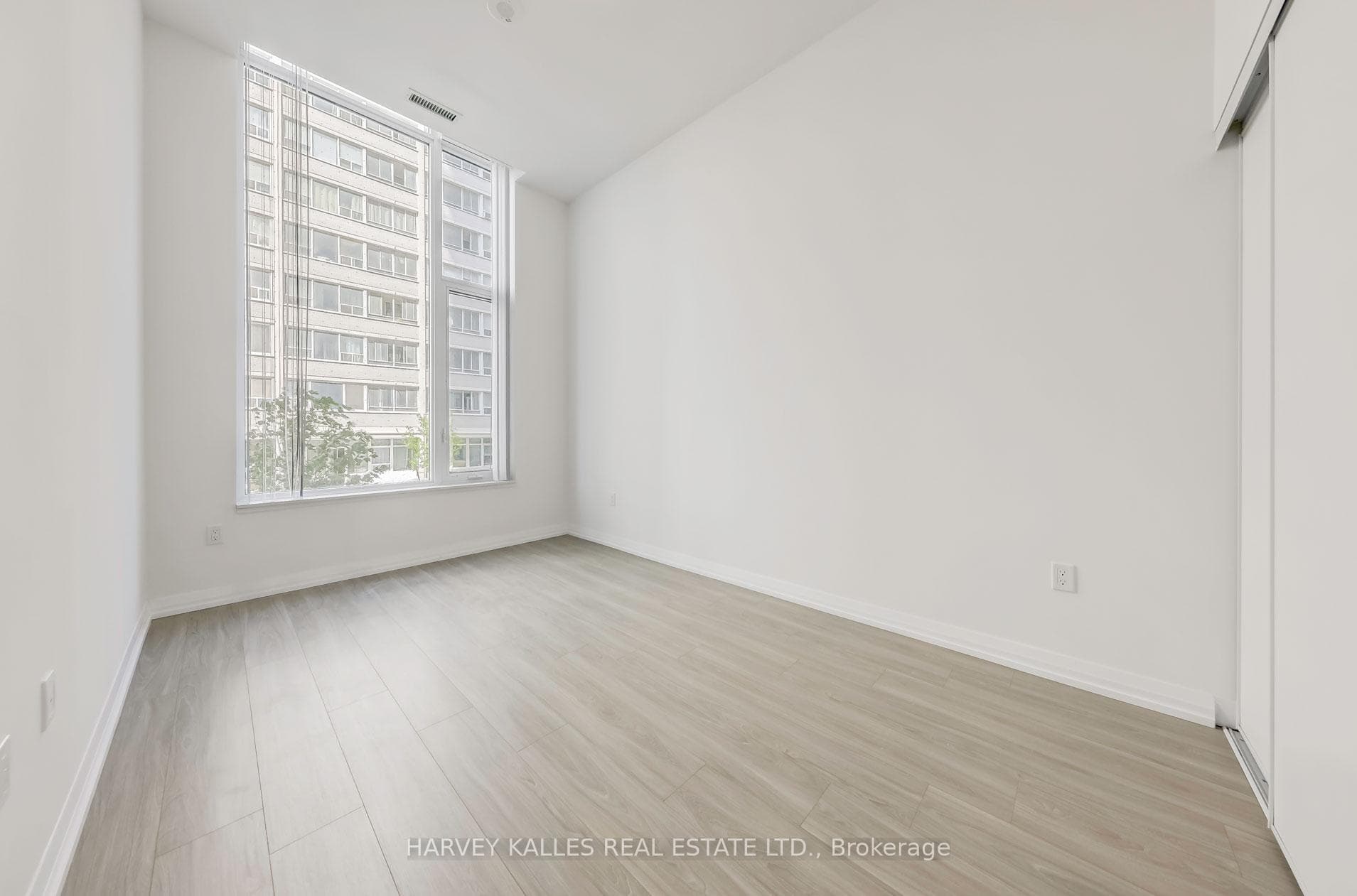 50 Dunfield Avenue Unit TH117 photo 8