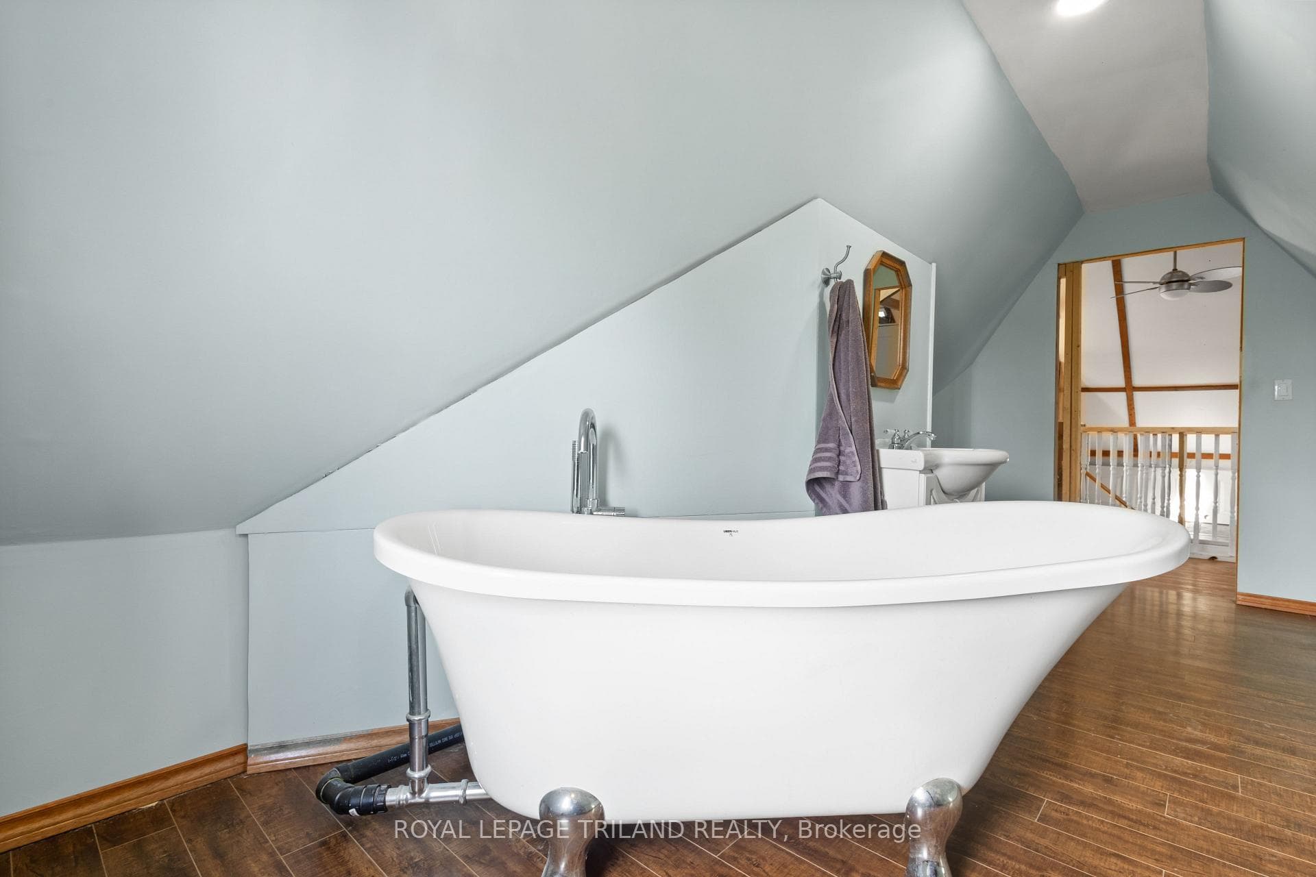1248 SOUTHDALE Road photo 27