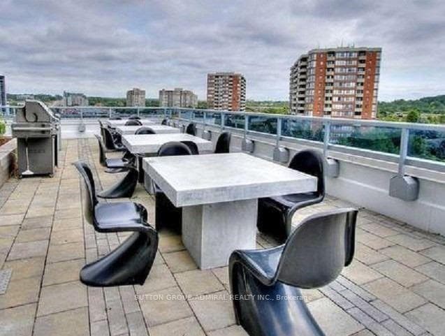 9471 Yonge Street Unit 215 photo 3