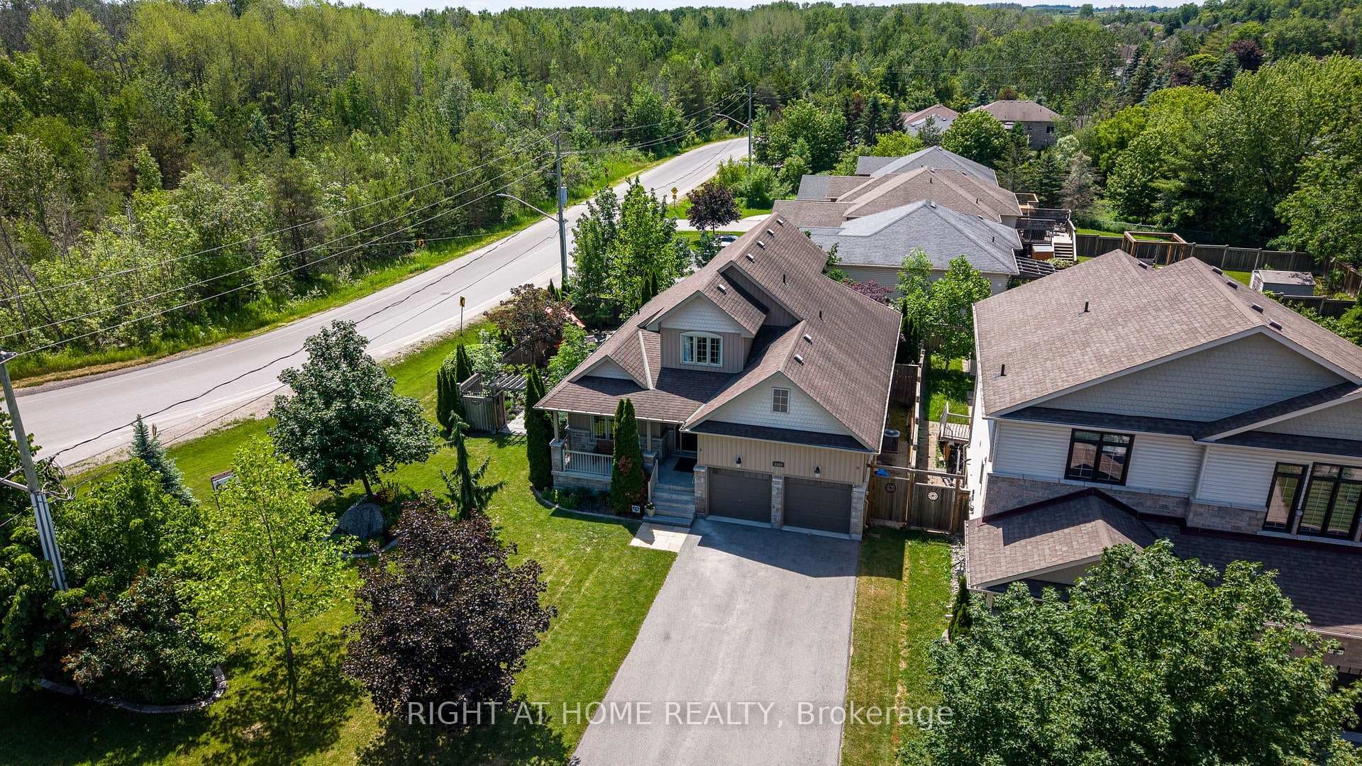 1660 Moyer Avenue photo 48