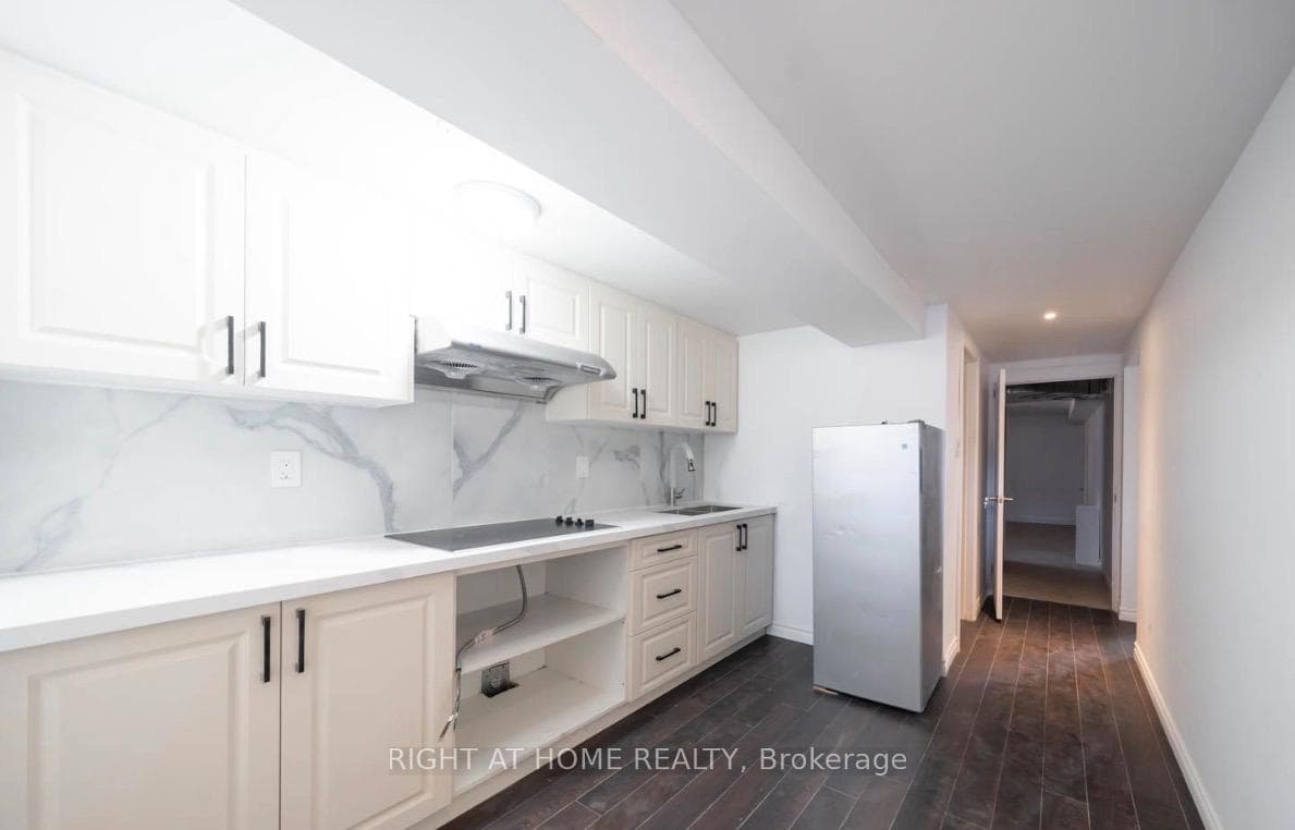 46 Shrewsbury Square Unit Lower photo 1