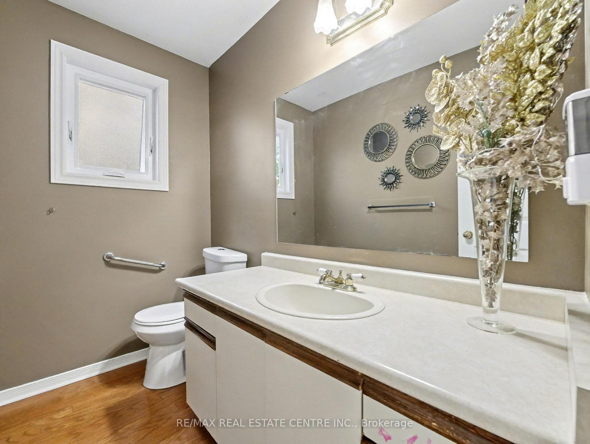 635 Rexford Drive photo 19