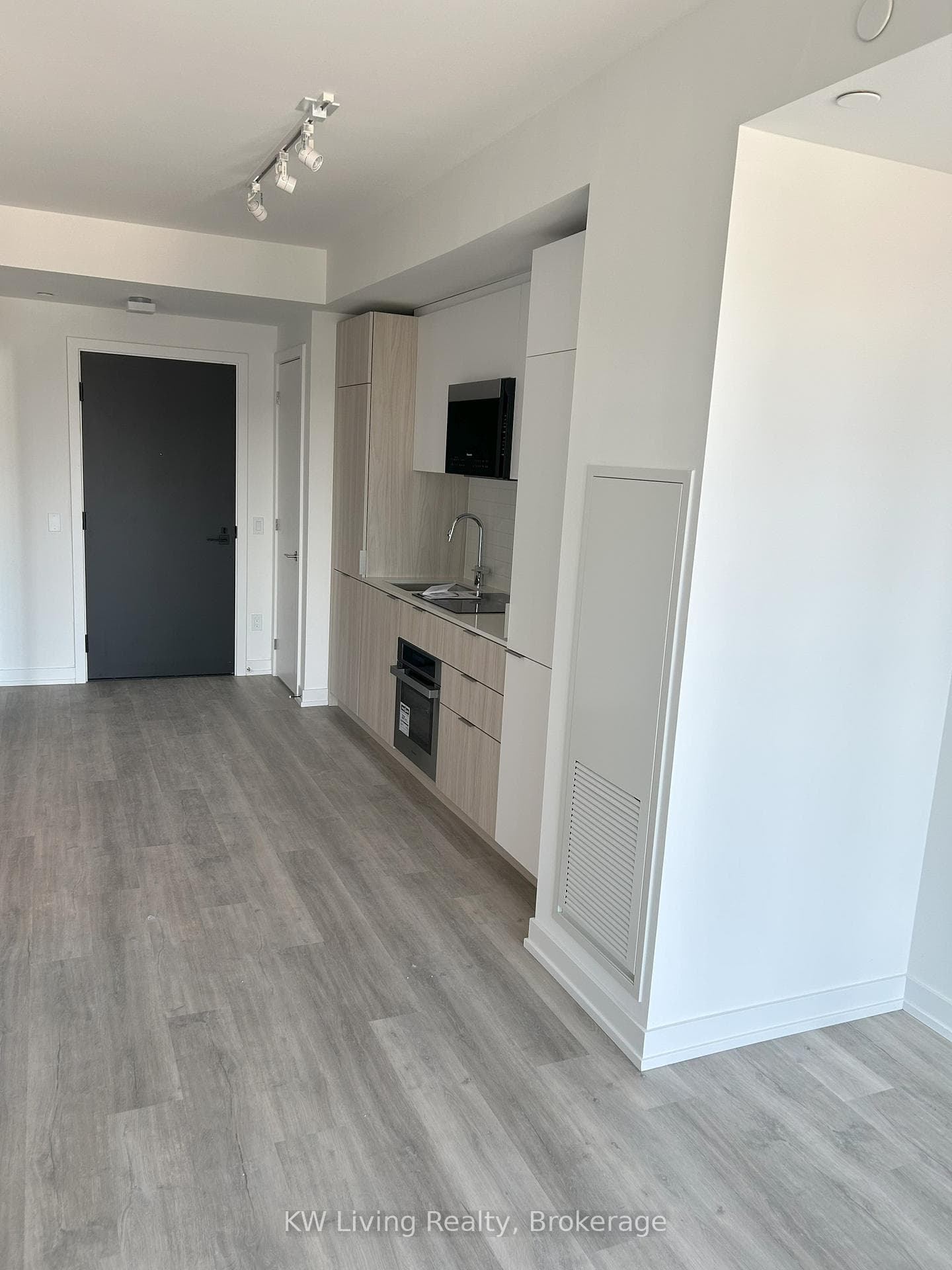28 Eastern Avenue Unit 1012 photo 3