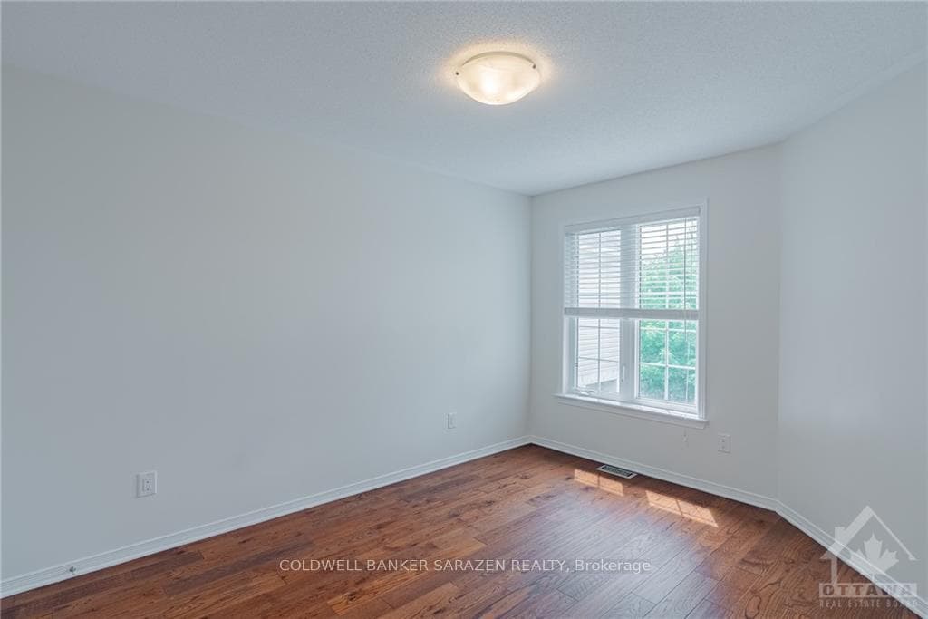 594 PINAWA Circle photo 23