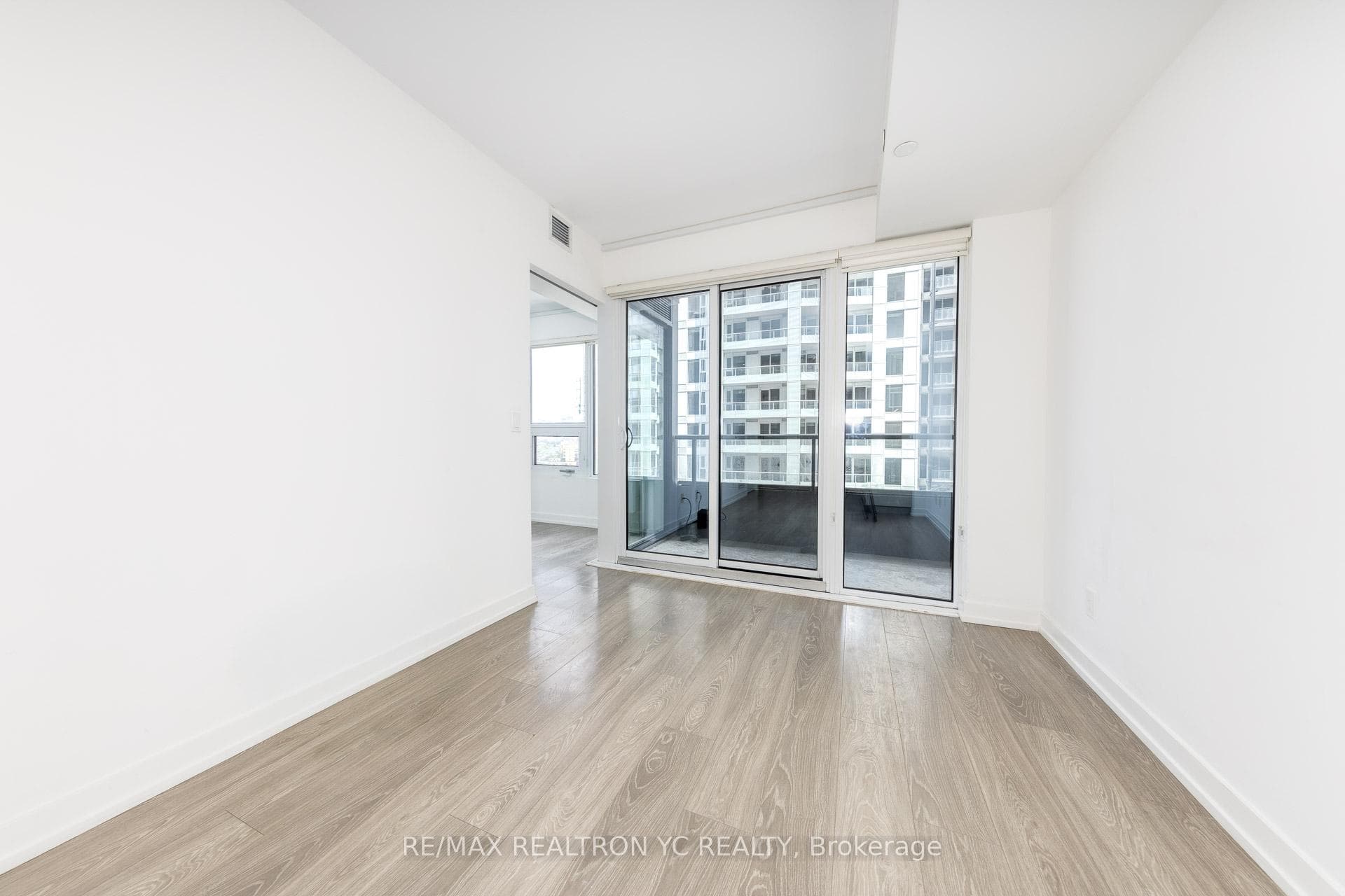 19 Western Battery Road Unit 1002 photo 4
