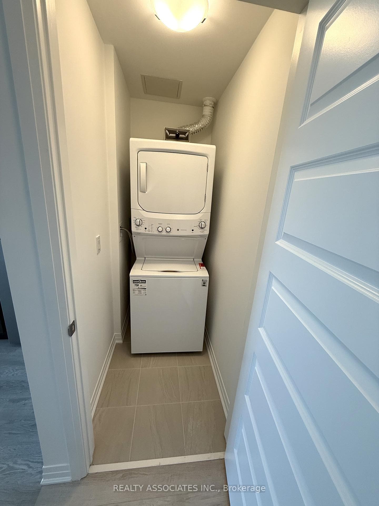 490 Gordon Krantz Avenue Unit 304 photo 10