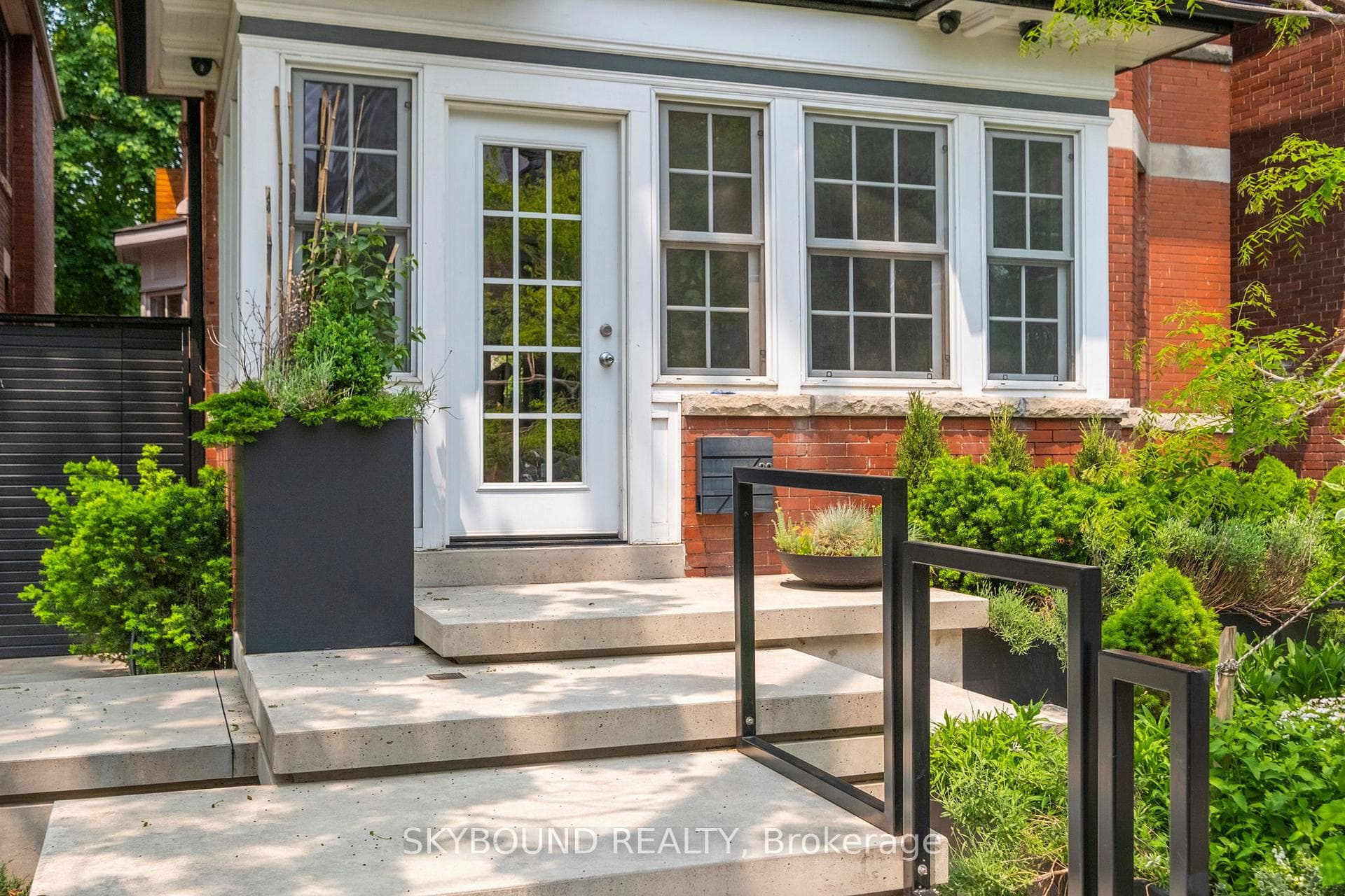 20 Fairview Boulevard photo 2