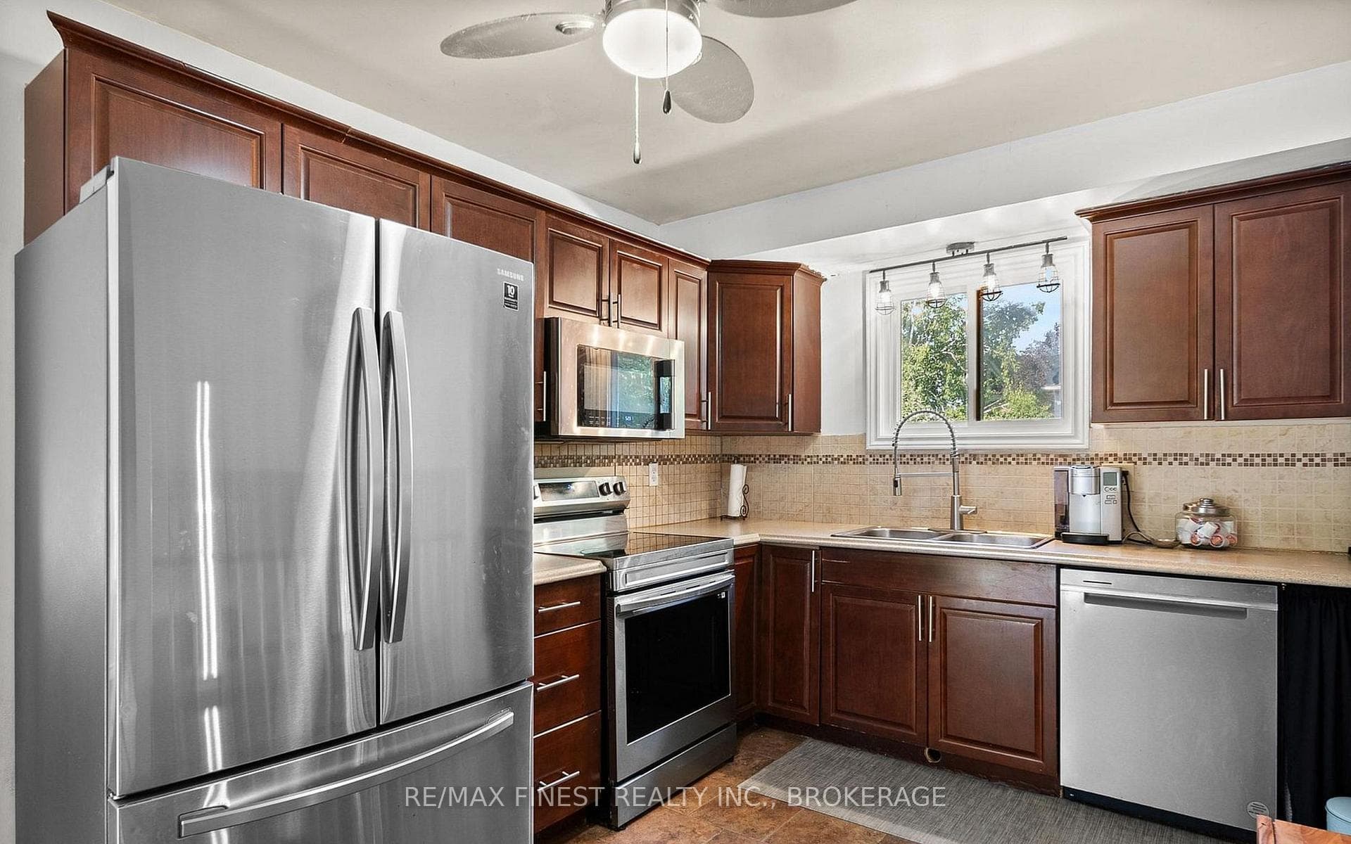 66 Nicholson Crescent photo 12