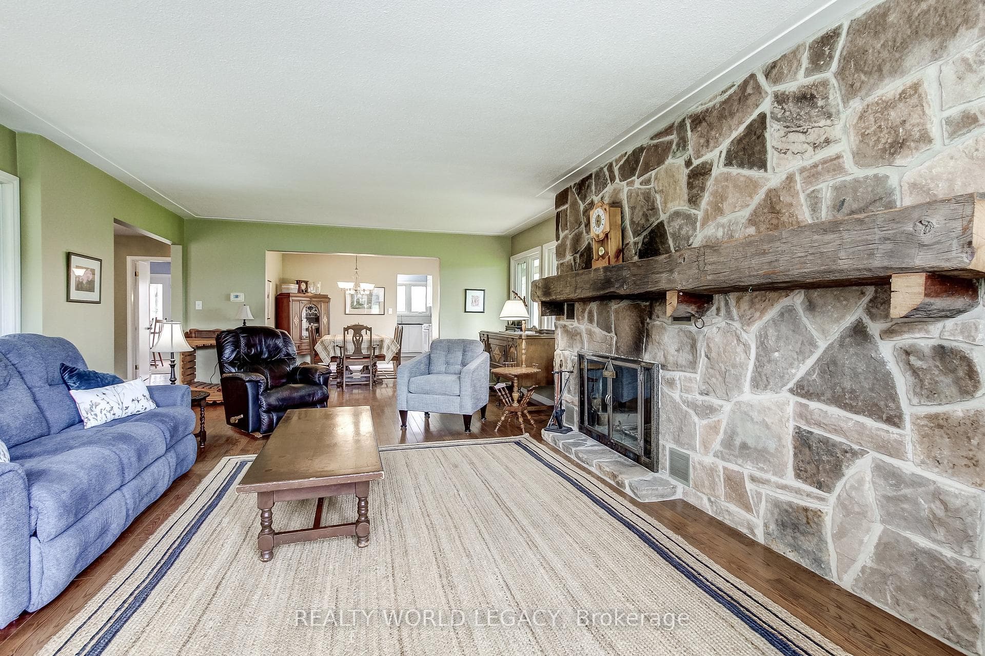 2236 Centre Road photo 15