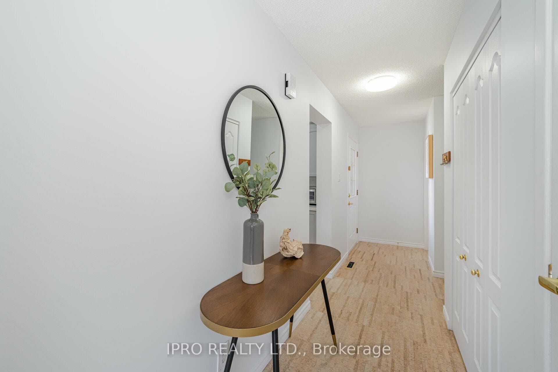 735 Greycedar Crescent photo 11