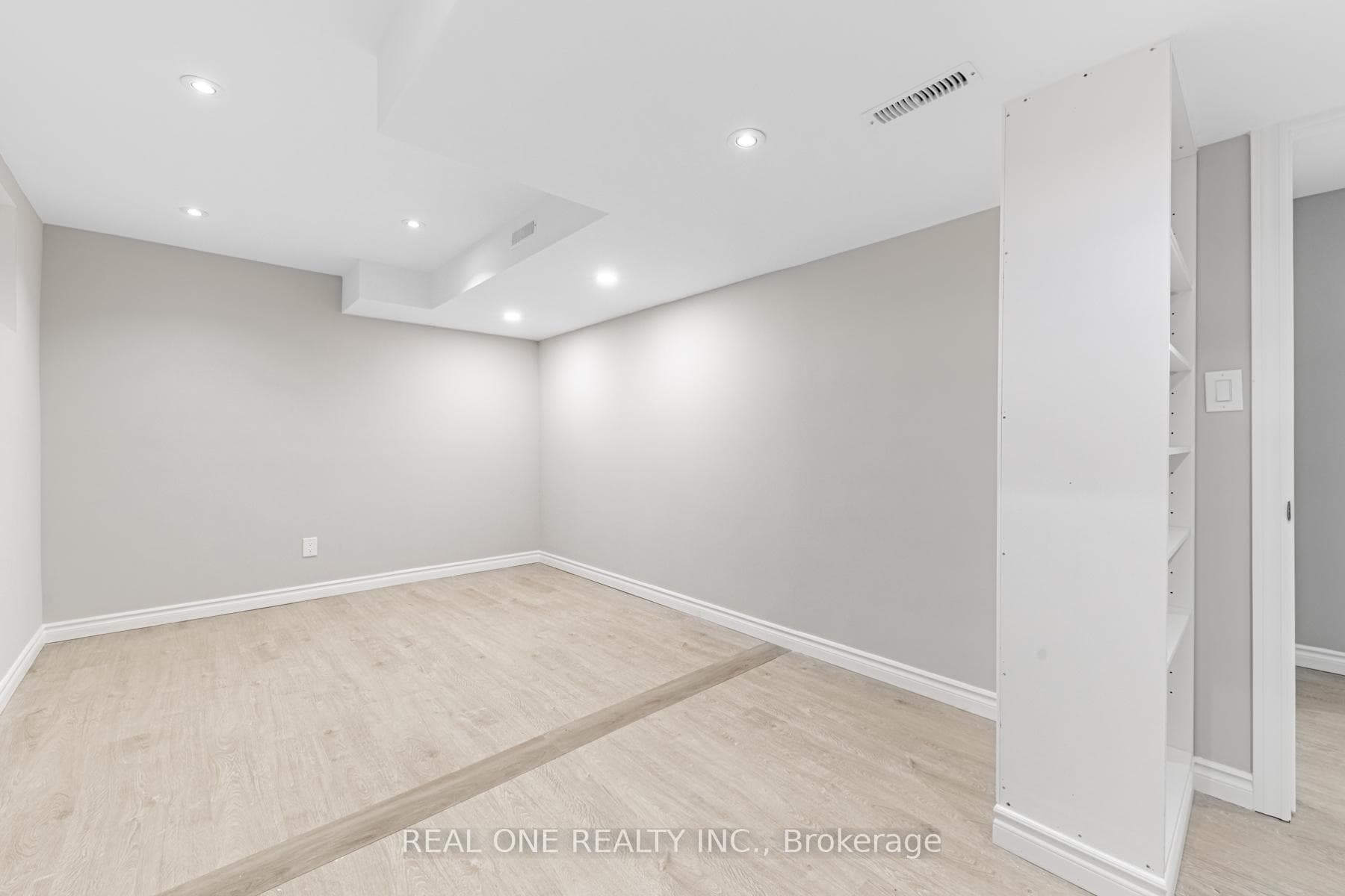 32 Belinda Square photo 35