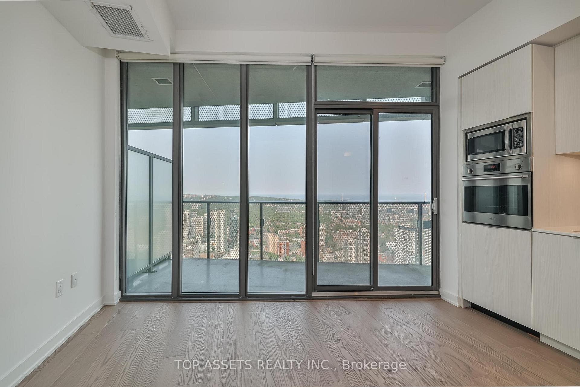 11 Wellesley Street Unit 6012 photo 9