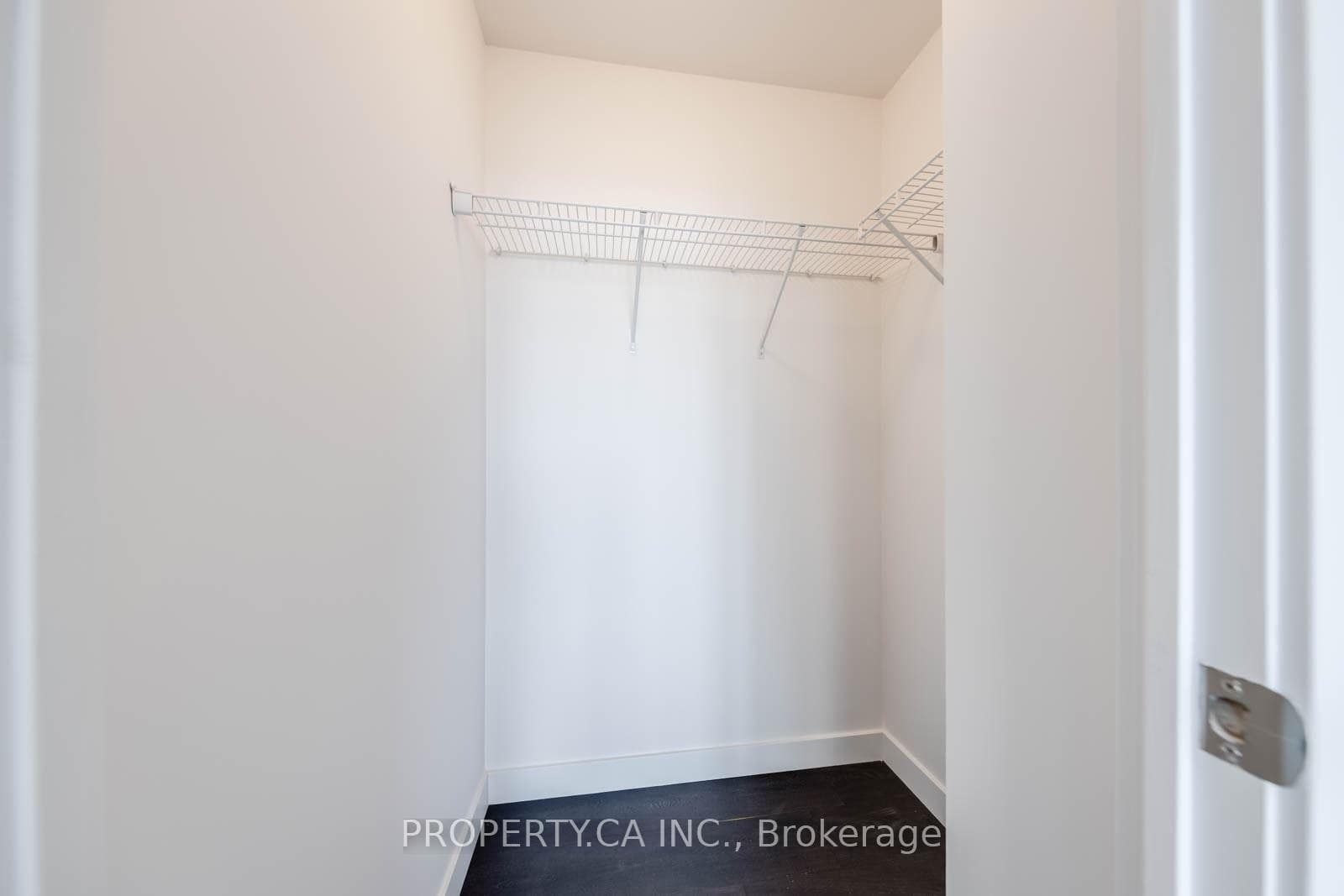 8 Eglinton Avenue Unit 3705 photo 13