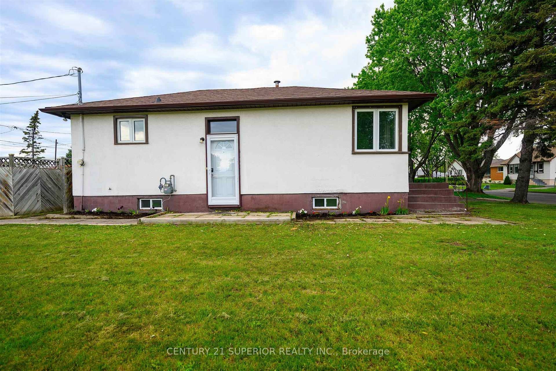 637 Brown Street photo 3
