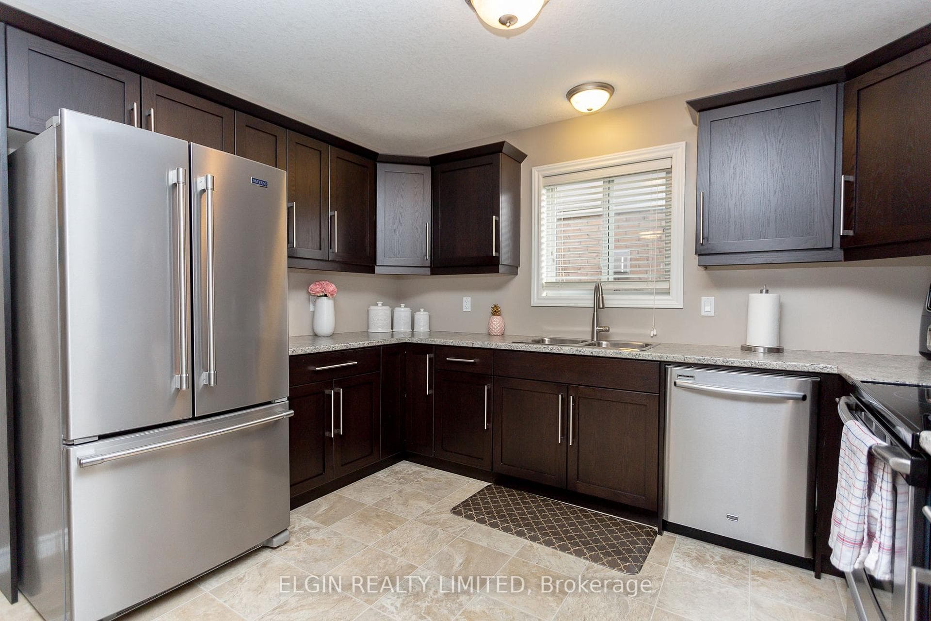 12 Ambleside Drive photo 14
