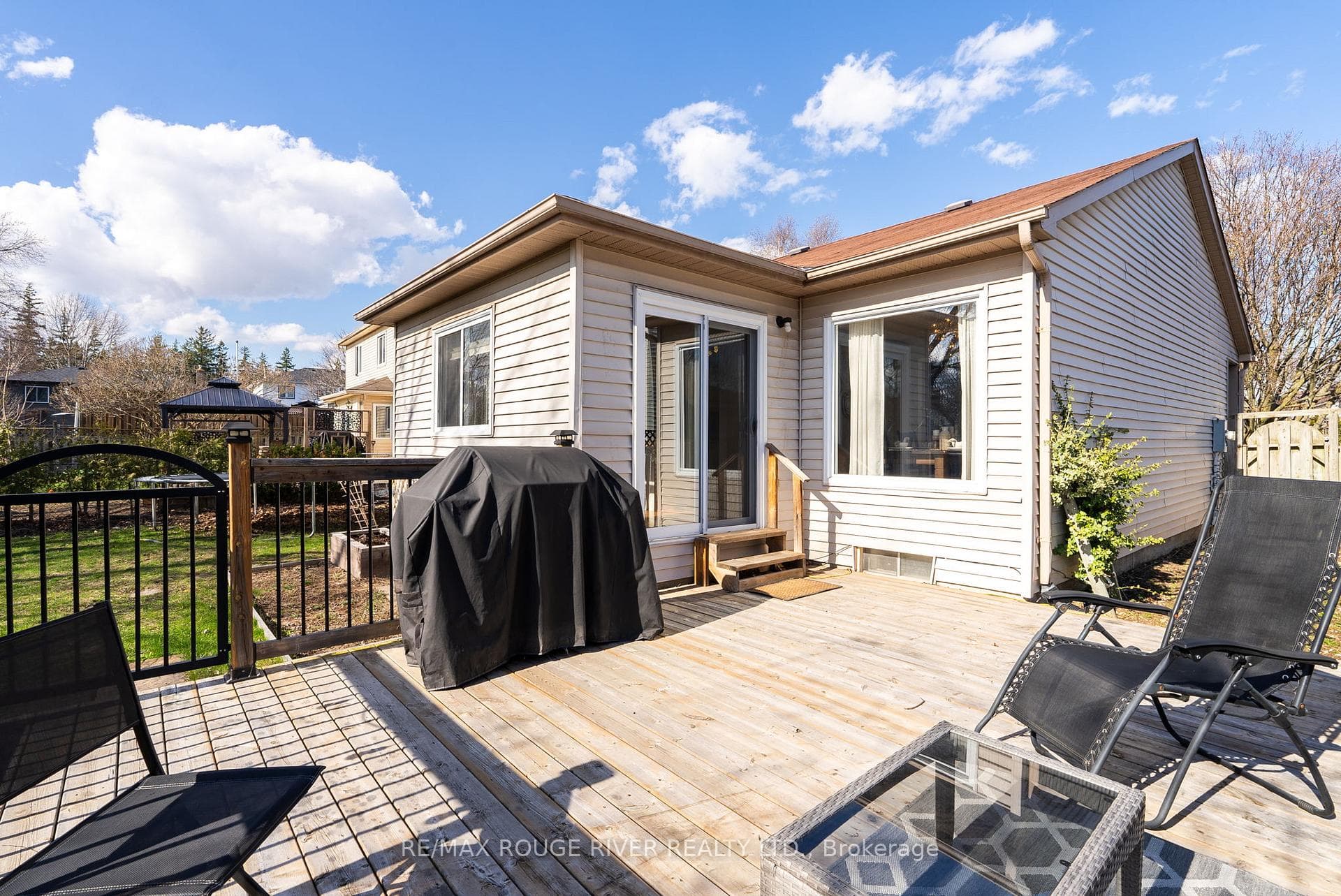 944 Cornell Crescent photo 36