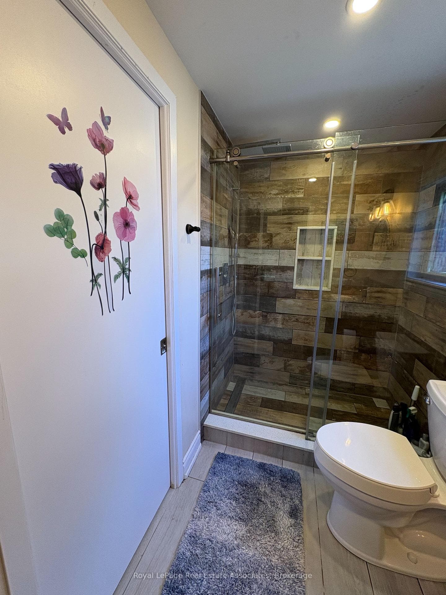 11 Tamarack Court photo 17