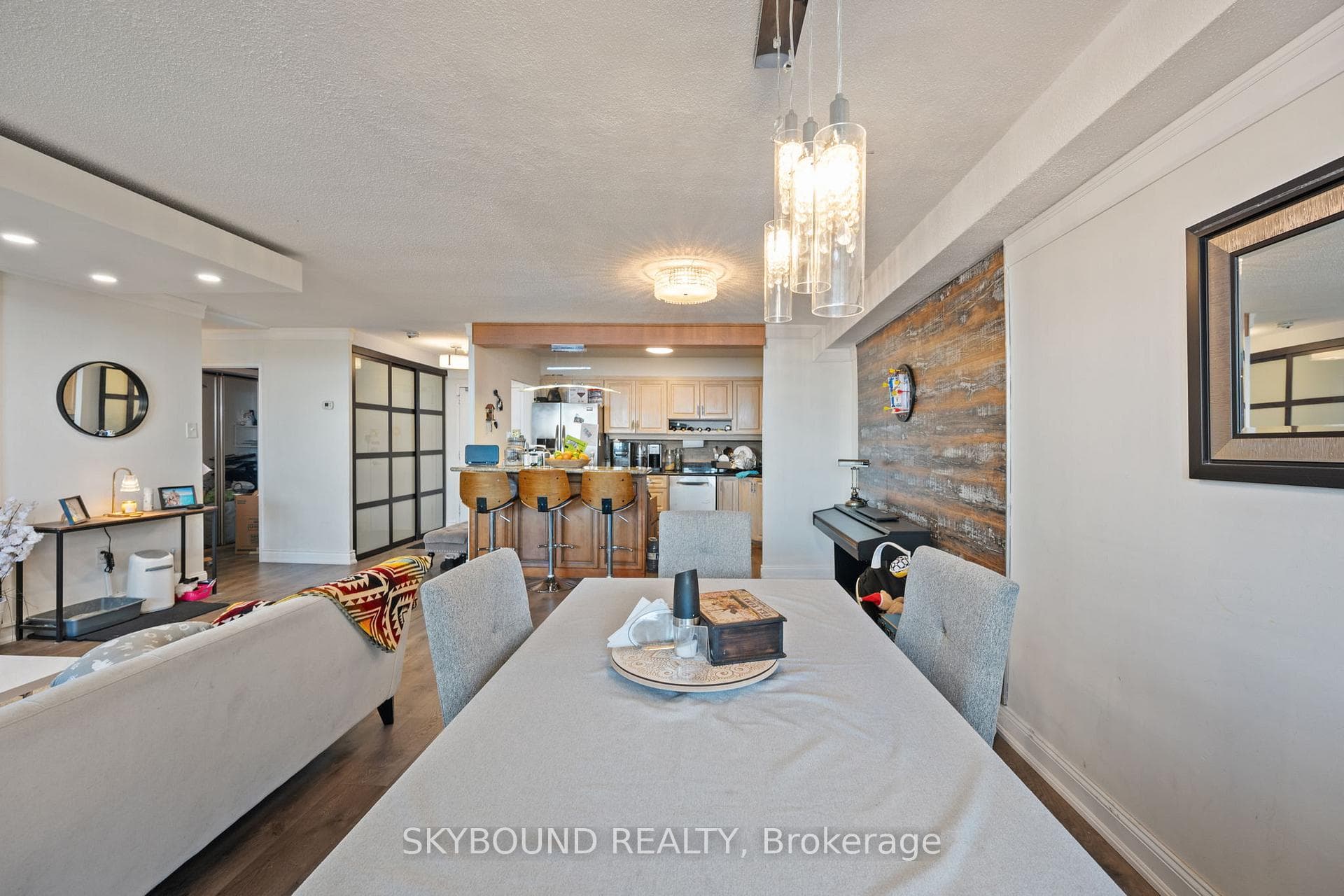 15 La Rose Avenue Unit 1510 photo 18