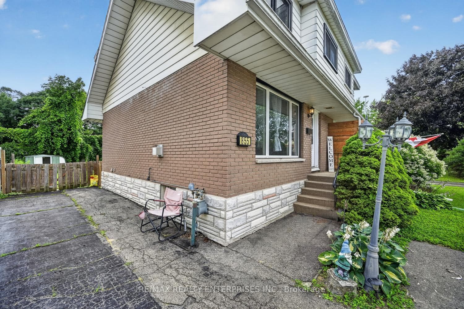 855 Howe Terrace photo 25