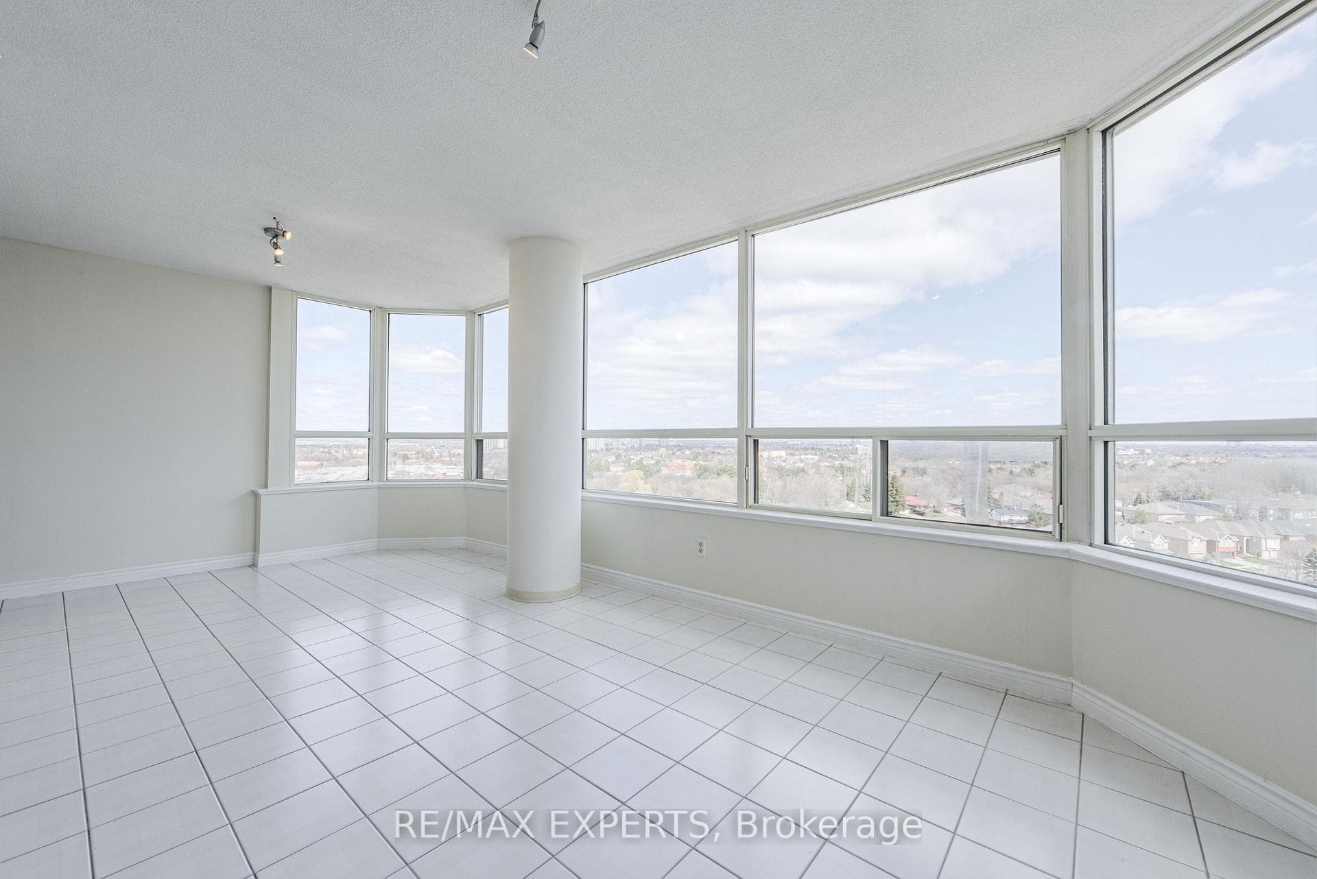 7 Townsgate Drive Unit 1506 photo 16