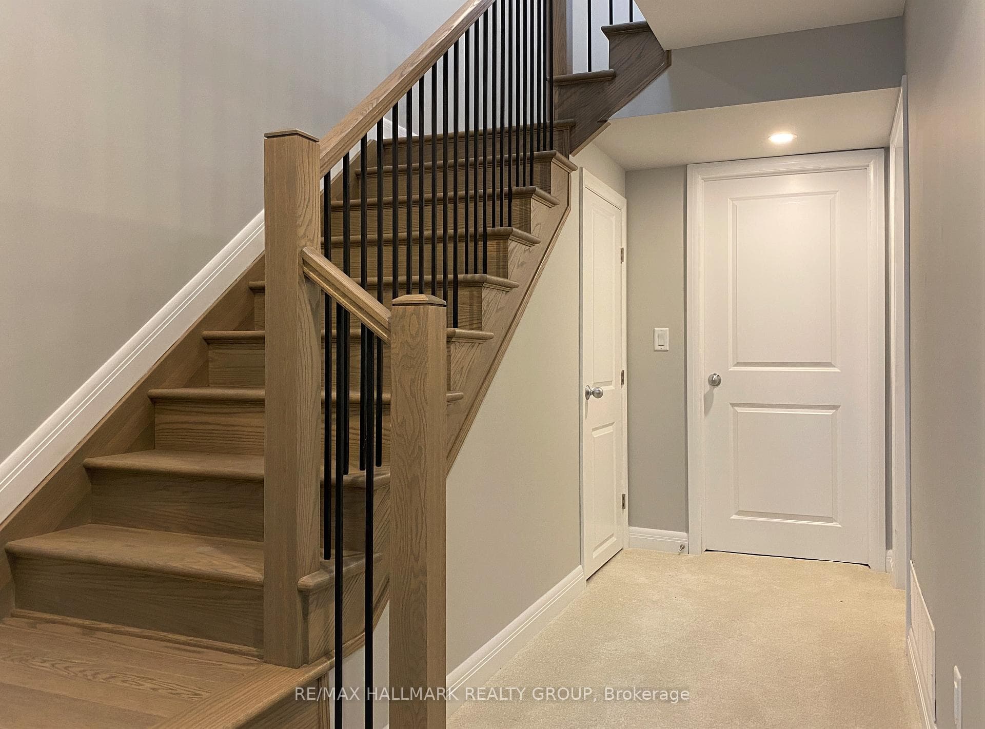 72 MICHAEL STOQUA Street photo 28