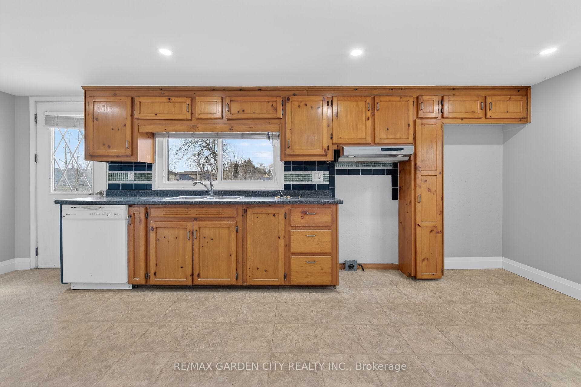 407 Bell Street photo 11