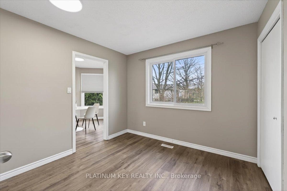 576 Helen Street photo 11