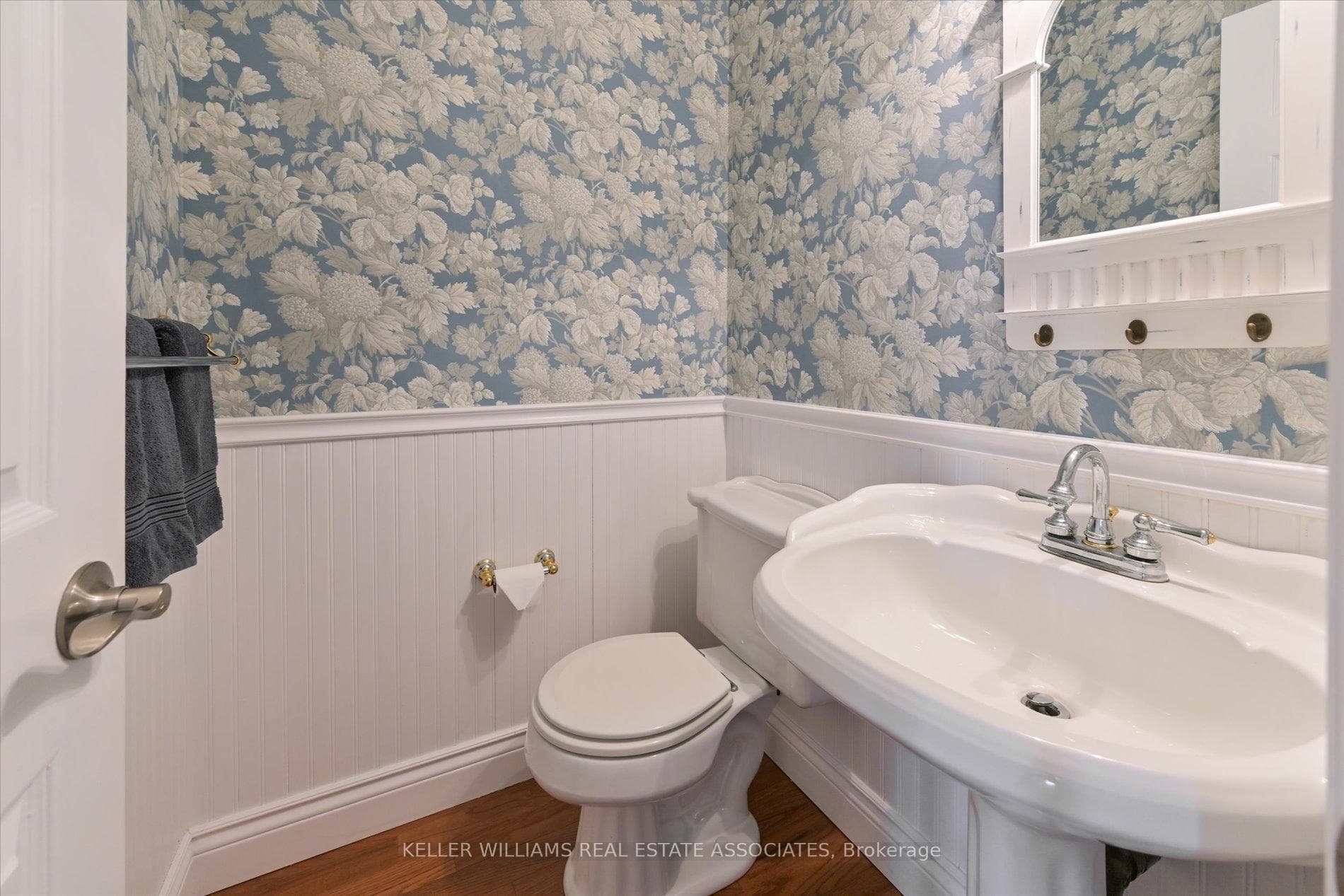 6942 Hickling Crescent photo 18
