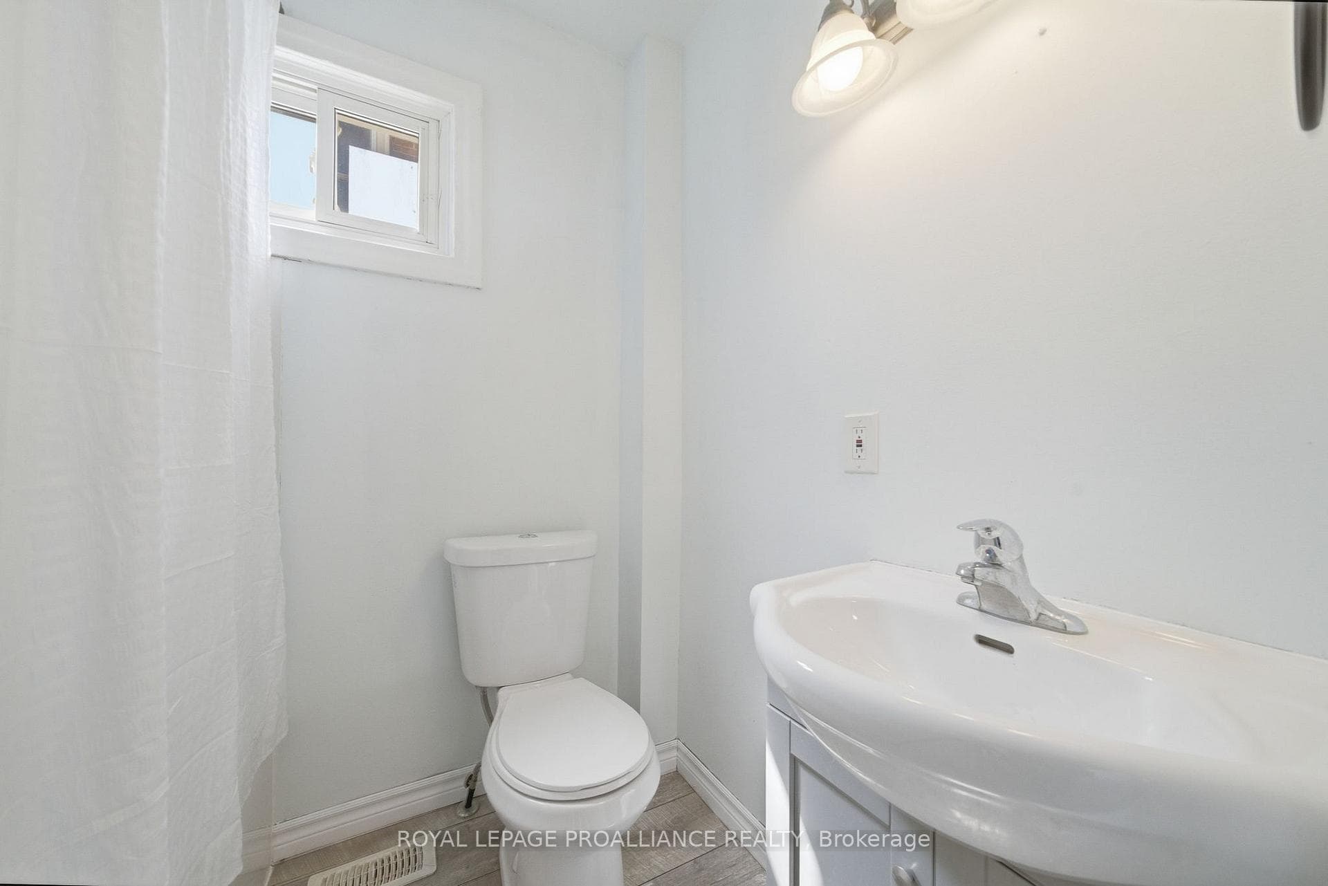 38 Oak Street photo 22