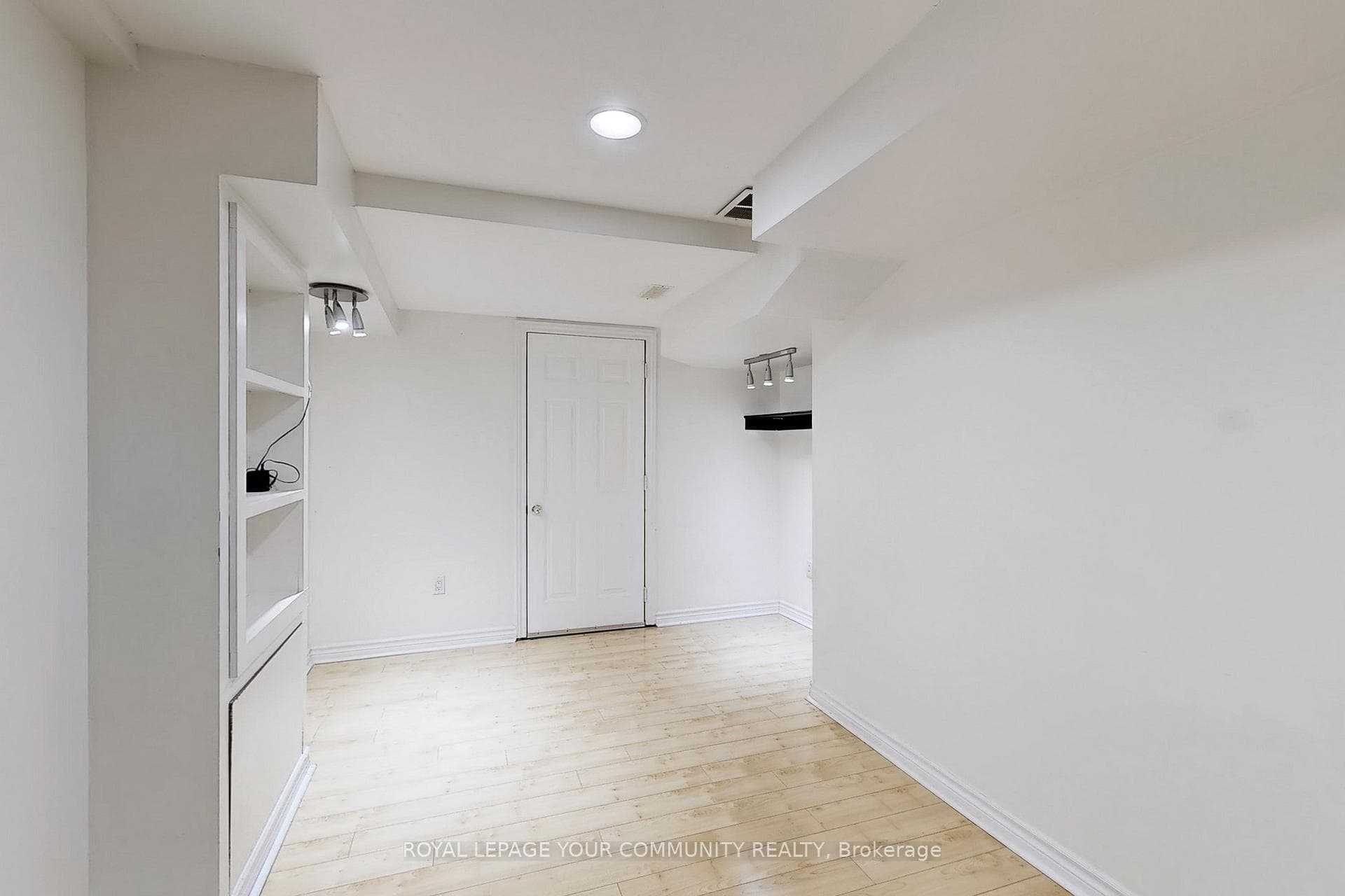 105 Bentoak Crescent photo 33