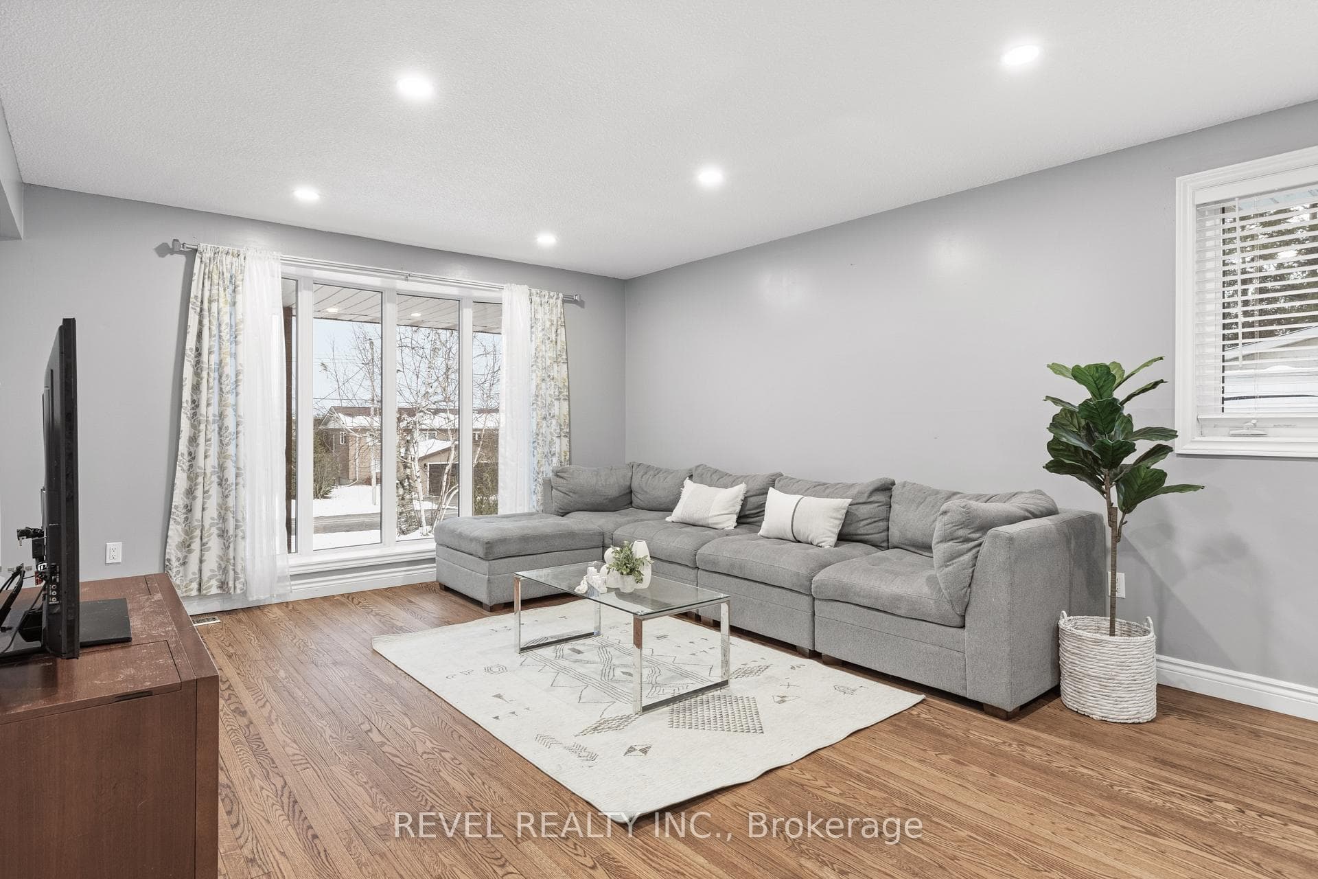 169 Victoria Drive photo 10