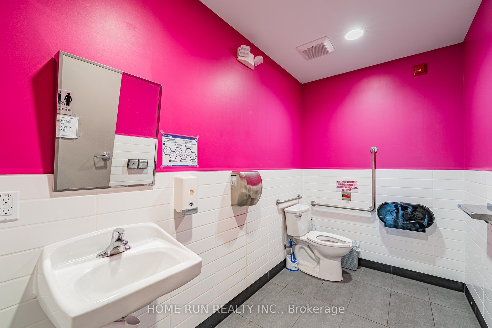 395 RICHMOND Road photo 19