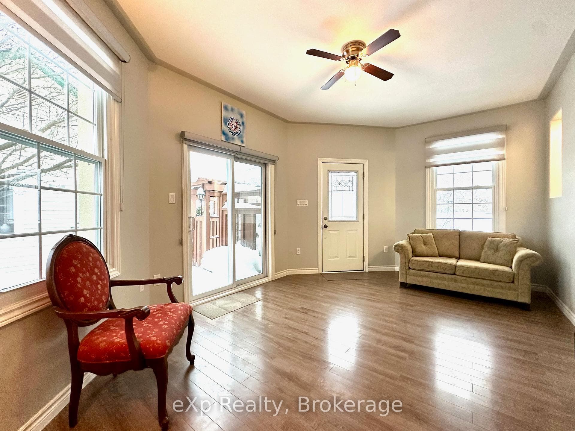 524 Colborne Street photo 14